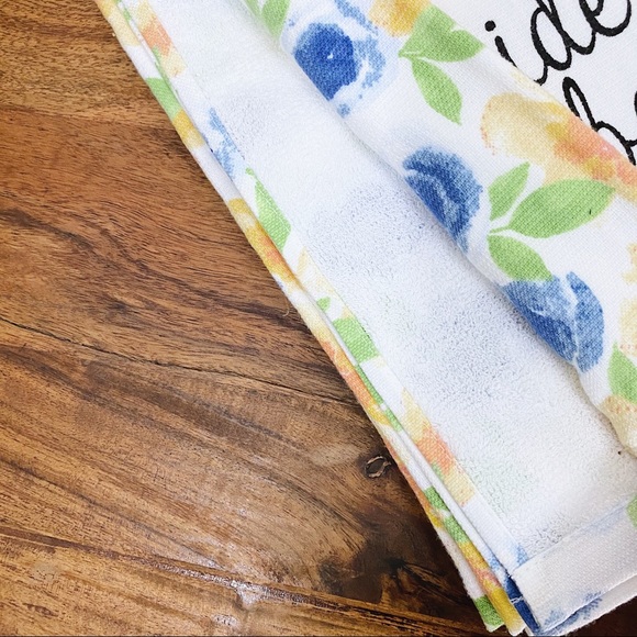 (2) Cynthia Rowley “Bride to Be” Kitchen Towels - Picture 3 of 5
